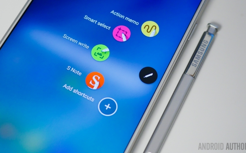 TouchWiz luôn hỗ trợ người dùng nhiều ứng dụng tiện ích